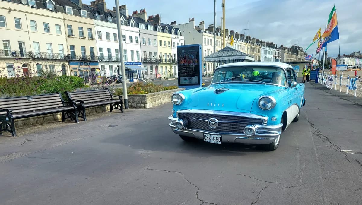 Blue Buick arriving at the show